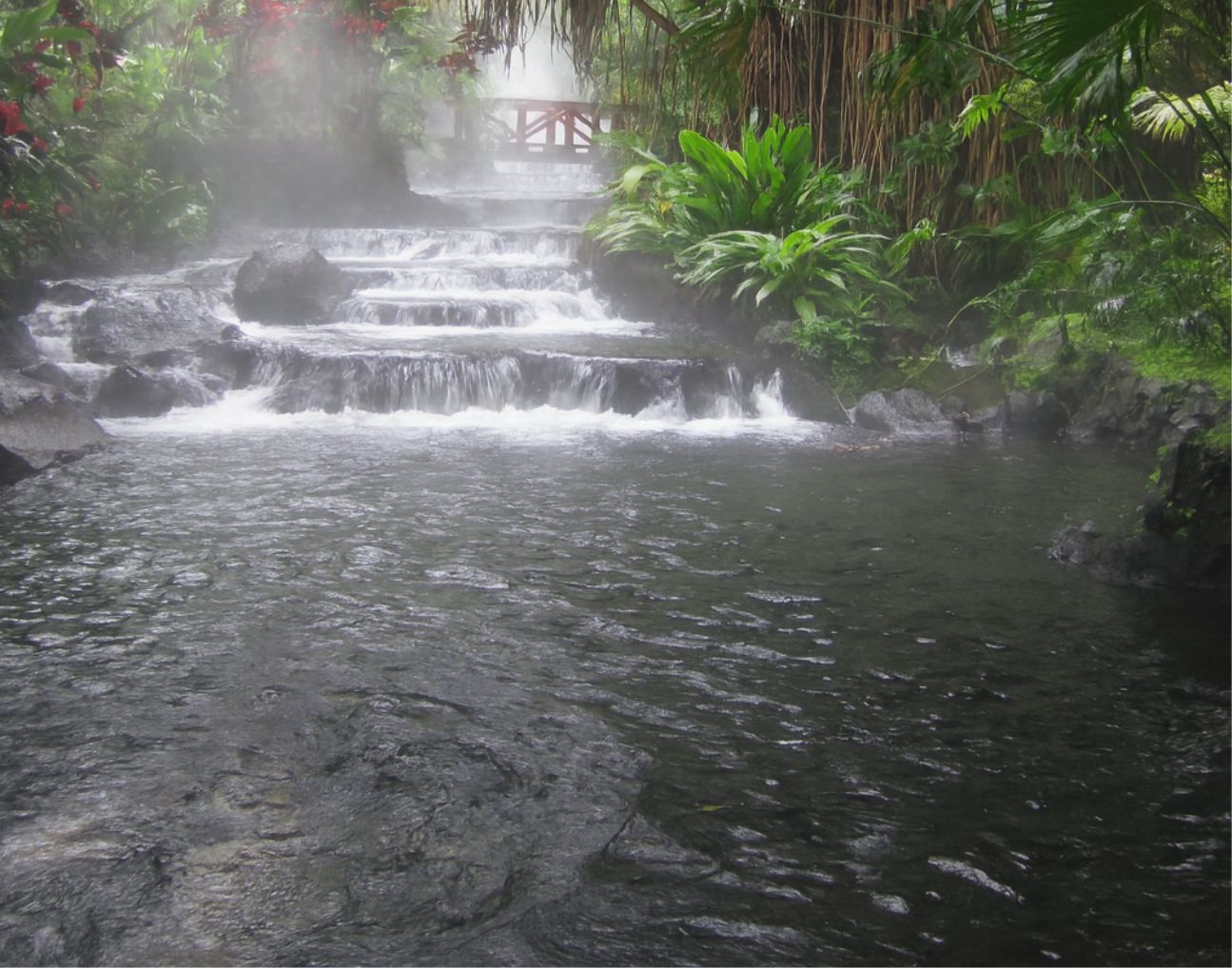 Rivière volcanique et sources chaudes de Tabacon